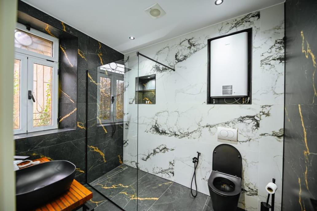 Mon Ami Boutique Hotel Shkoder Exterior photo